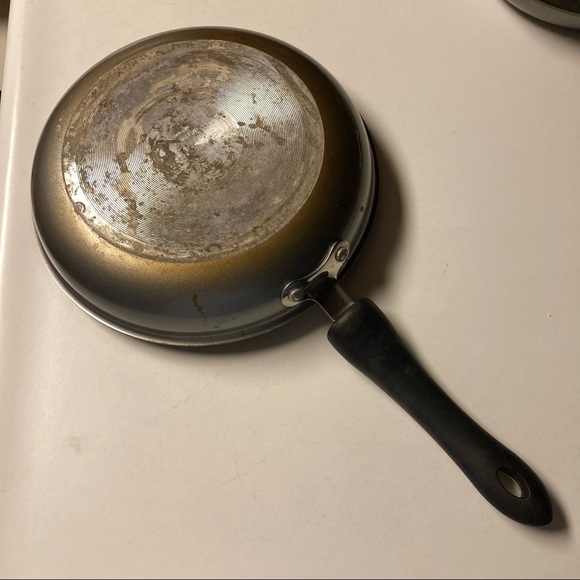 Pair of 8" & 10" Weight Watcher Aluminum Frying Pans - Picture 6 of 16